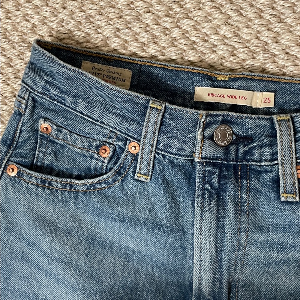 Levi’s | Ribcage Wide Leg Blue Jeans - Picture 4 of 6
